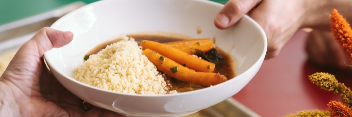 Service de repas à La Cantine des Arbustes – Refugee Food